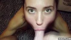 تشغيل القذف الكامل في فم الزوجة بعد اللسان الوحشي مع الكثير من اللعاب