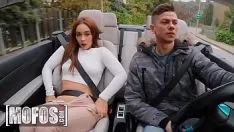 Redare Ginebra Bellucci sex in masina de lux cu frumosul Tommy