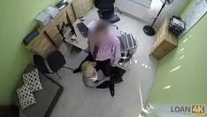 Reproducir Prueba obligatoria de mamada y sexo sin preservativo para la secretaria