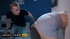 Afspelen Meisje dat van lul houdt, wacht op amateurjongen om seks te hebben