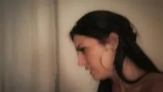 Jouer Bruna filma un porno con la sua amica con un cazzo di 30 cm