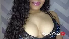 Afspelen Deze sexy blondine die een heel kort rokje draagt, heeft mooie en zachte lippen