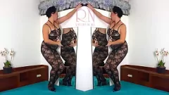 Reproducir Adolescentes sensuales en bodystockings de malla negros