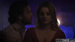 Abspielen Die neugierige College-Blondine Eliza Eves experimentiert mit BDSM und großen Schwänzen