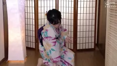 Jouer Ragazze asiatiche sedute in faccia in un'intensa sessione di sesso
