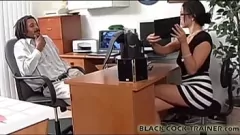 Reproduzir Big Black Cock Dildo Play: Um encontro inter -racial de femdom bdsm