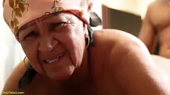 Oynat 72 yaşındaki büyükanne Dona Kika Aşırı Anal ve Deepthroat Oturumunda Yıkıldı