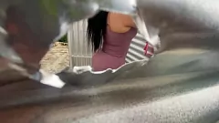 Jouer Peeping dans la salle de vestiaire de la plage - Latina avec un cul énorme en lingerie