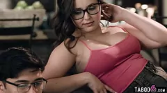 Redare BBW Teen Tassister Lena Lovings futut de cocoșul mare al vitregului