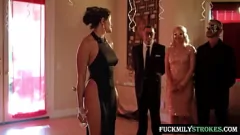Feretele vitrege și vitregii Lust Party Orgy: Hardcore Fantasy Family