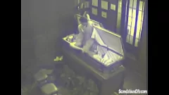 Abspielen Die intensive Hardcore -Begegnung des Amateurpaares, die auf Spy Cam gefangen wurde