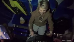Reproduzir Blowjob público de trem: Milf Emily Candys europeus é uma merda e swallows