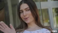 Odtwórz Brunetka MILF Kamryn Jade dokucza pończochami przed ostrym waleniem na pieska