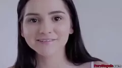 Redare Sora vitregă brunetă Violet Rain cu păsărică strânsă futut tare într-o fantezie de familie tabu