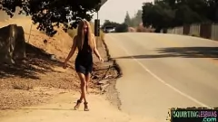 Reproducir Nena lesbiana militar humeante digitación y chorros en un encuentro erótico sáfico