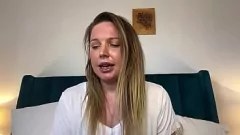 Reproduzir A estrela pornô australiana loira Madison Missina compartilha suas idéias sobre trabalho sexual em uma entrevista exclusiva